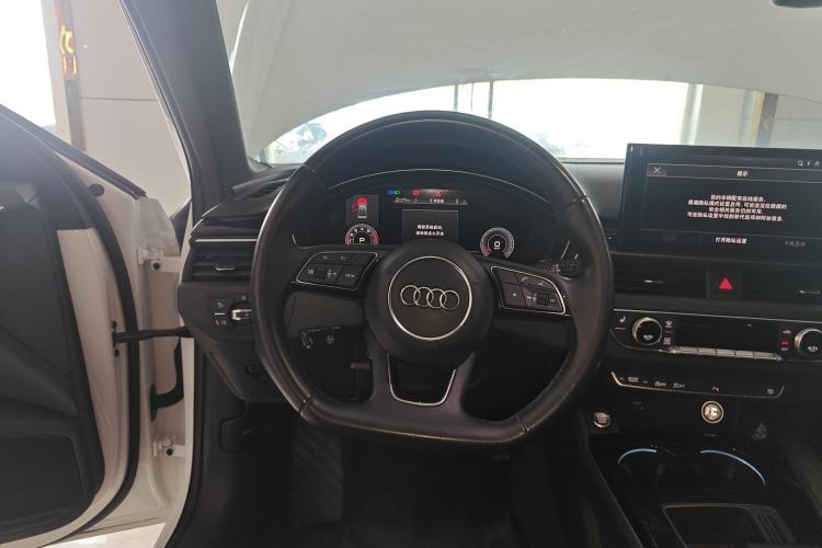Used Audi A4L 2023 40 TFSI Luxury Dynamic Model Steering Wheel