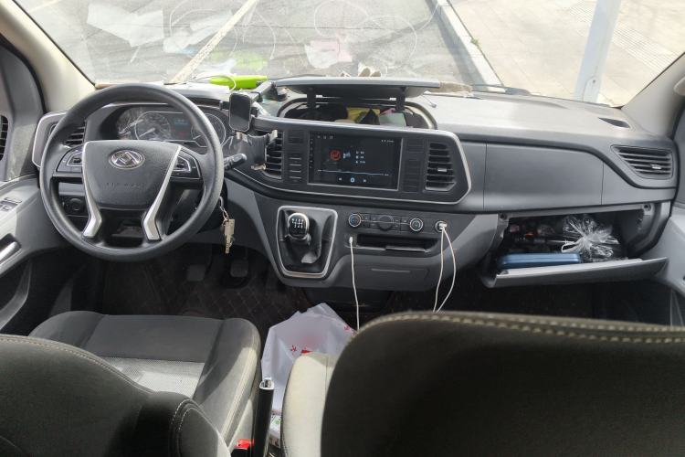 Used SAIC MAXUS Xintu V80 2023 2.0T Manual Classic Aoyuntong Long Wheelbase Mid-Height 6/7/8/9-Seater