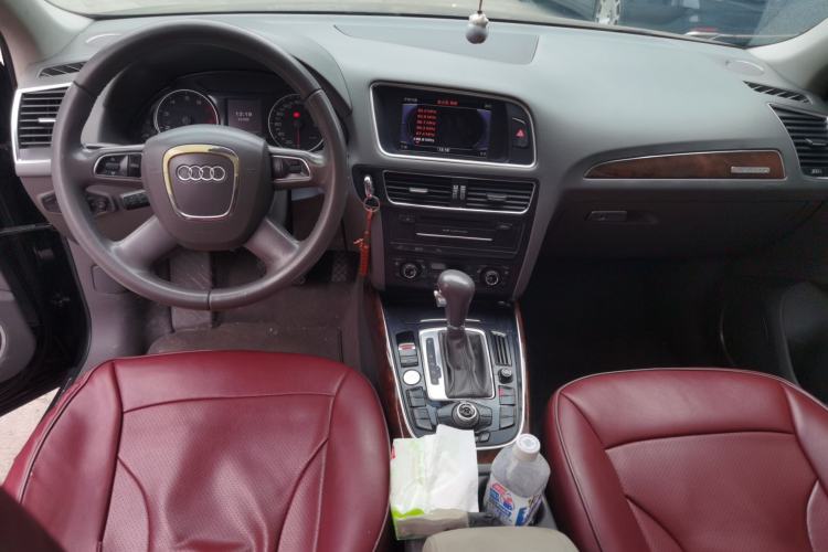 Used Audi Q5 2011 2.0TFSI Comfort Version Center Console