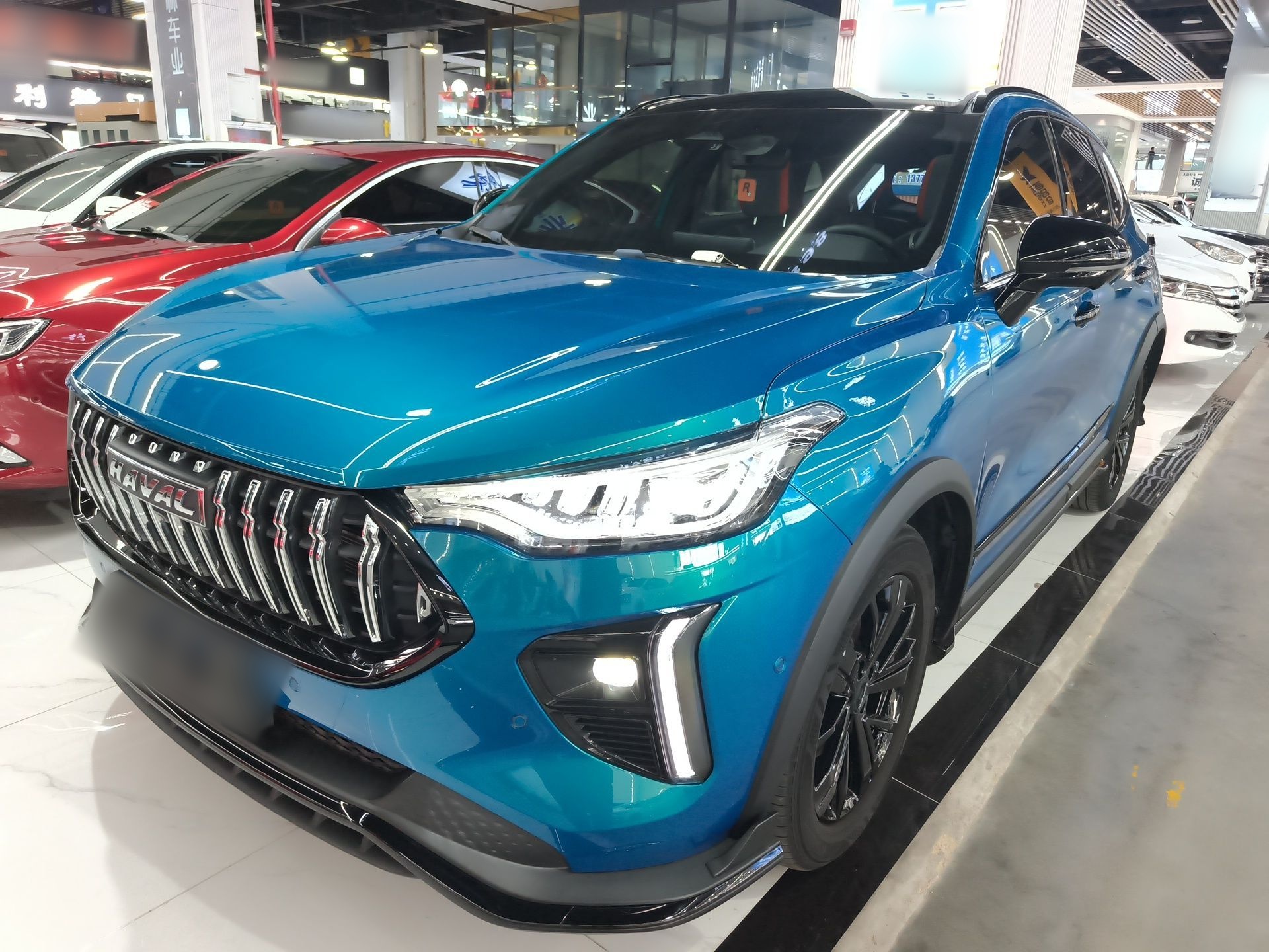 تحت مقدمة السيارة