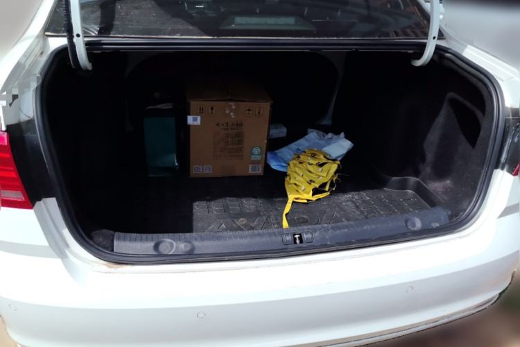 Used Volkswagen Lavida 2015 1.6L Automatic Comfort Edition Trunk