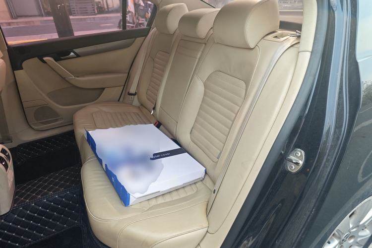 Used Volkswagen Magotan 2012 Revised Version 1.8TSI Leading Edition Left Rear Seat