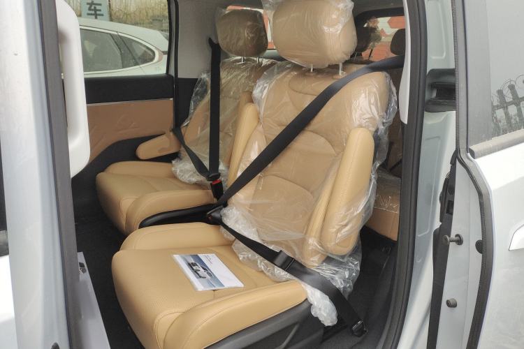 Used Wuling Wuling Starlight 730 2025 Model Plug-in Hybrid 125km Luxury Edition