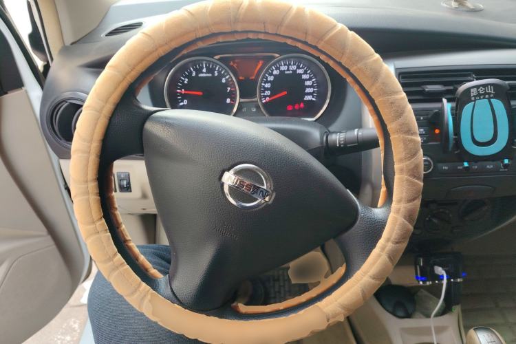 Used Nissan Livina 2013 1.6XE Manual Comfort Edition
