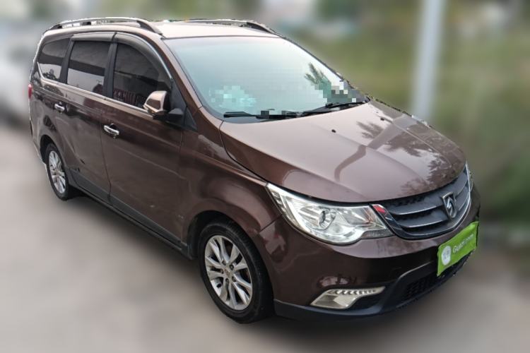 Used Baojun 730 2014 1.5L manual Comfort version 7 seats Front Right 45 Deg