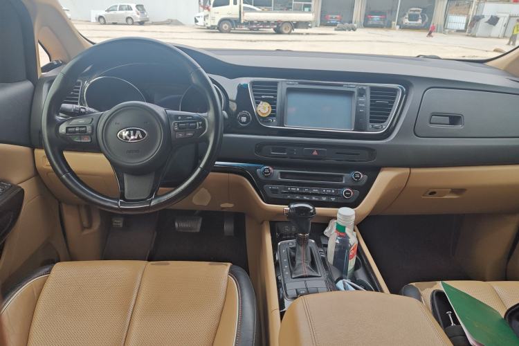 Used Kia Carnival 2015 3.3 GDI Luxury Edition China V Standard Center Console