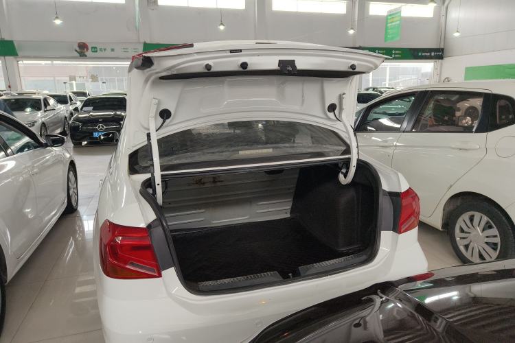 Used Volkswagen Jetta 2017 1.4L Manual Fashion Edition
