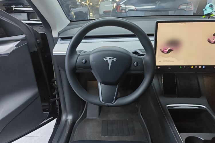 Used Tesla Model Y 2023 Long-Range All-Wheel-Drive Version