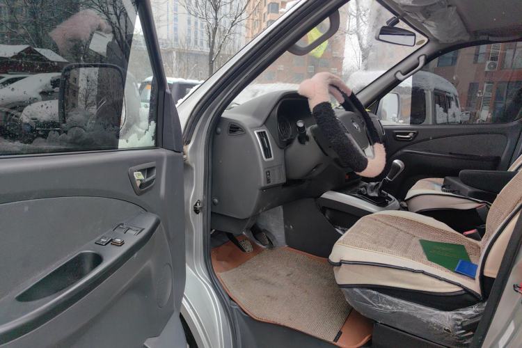 Used Foton Scenic G5 2024 2.0L Gasoline Commercial & Travel Version Passenger Van 7/9 Seats Model DAN20L
