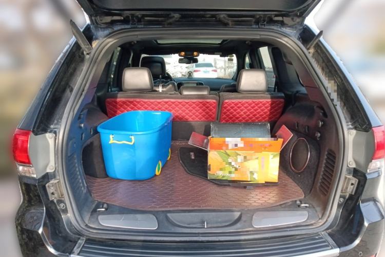 Used Jeep Grand Cherokee 2014 3.0L Comfort Navigation Edition Trunk