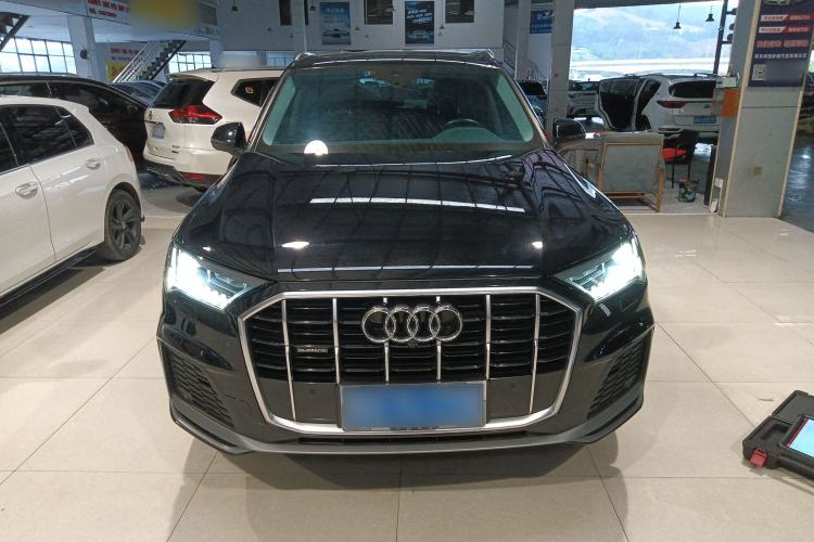 Used Audi Q7 2021 45 TFSI quattro S line Sport model
