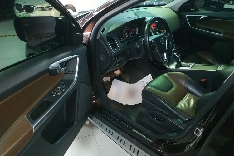 Used Volvo XC60 2017 T5 AWD Smart Upgrade Edition Driver Seat