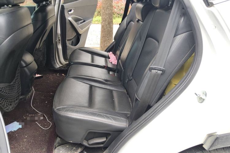 Used Hyundai Santa Fe 2013 2.4L Automatic Two-Wheel Drive Smart Version Left Rear Seat