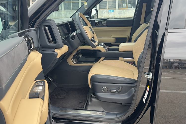 Used Formula Leopard Leopard 5 2023 Navigator Edition