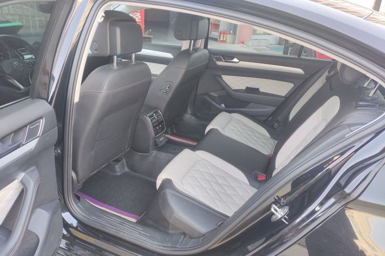 Used Volkswagen Magotan 2023 2 Million Units Commemorative Edition 330TSI DSG Luxury Version Left Rear Seat