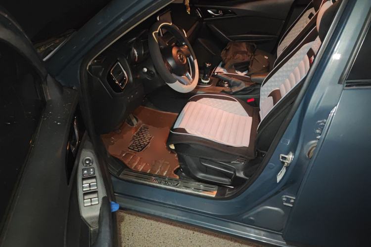 Used Mazda 3 Axela 2014 Sedan 1.5L Manual Comfort Model Driver Seat