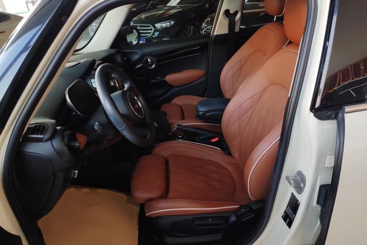 Used MINI MINI 2022 Updated 1.5T COOPER Artist Five-Door Edition
