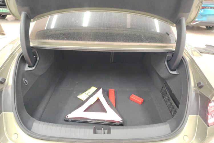 Used Xiaomi Auto SU7 2024 Four-Wheel Drive Ultra-Long Range Advanced Intelligent Driving Max Edition Trunk