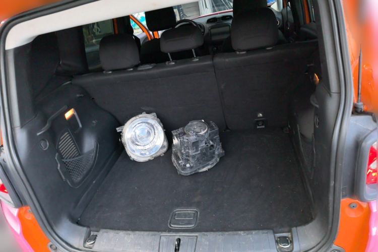 Used Jeep Renegade 2018 Connected Large Screen Version 180TS Automatic High-Energy Edition Trunk