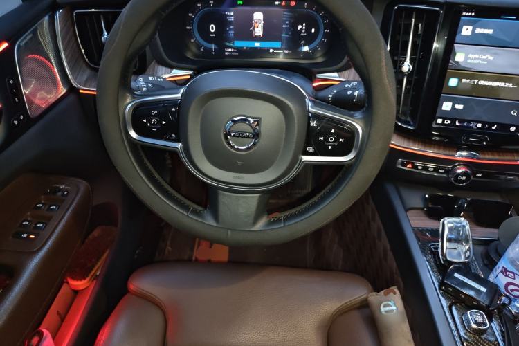 Used Volvo XC60 2022 B5 4x4 Smart Luxury Edition