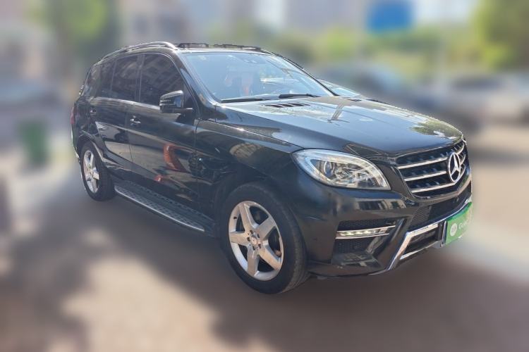 Used Mercedes-Benz M-Class 2014 ML 400 4MATIC Luxury Model Front Right 45 Deg