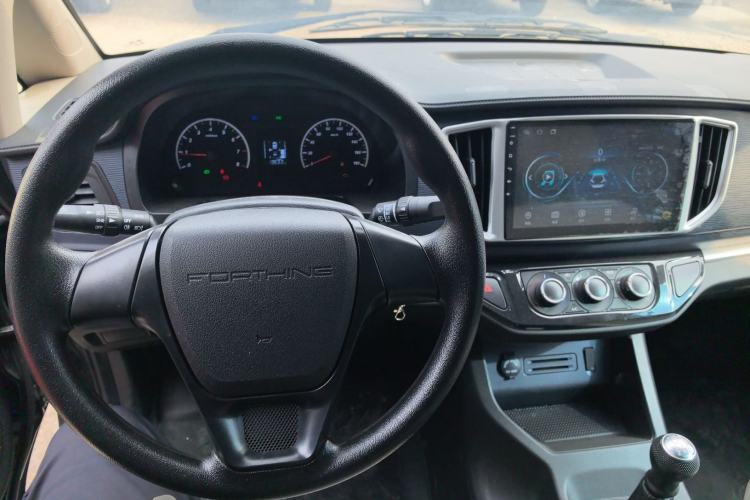 Used FORTHING Lingzhi 2022 M5 1.6L Practical Model 5 Seats