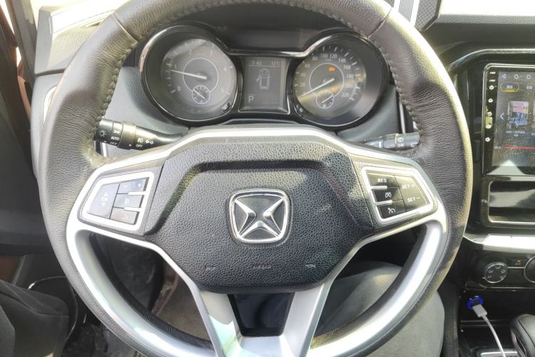 Used JMC Yusheng S350 2016 2.4T Automatic 4x4 Diesel Luxury 5-Seater Steering Wheel