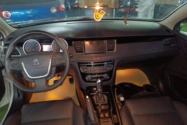 Used Peugeot 508 2015 2.0L Automatic ZhiZhen Edition Center Console