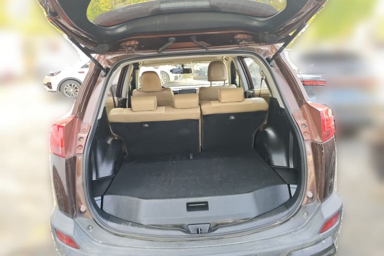 Used Toyota RAV4 2013 2.5L Automatic 4x4 Elite Edition Trunk