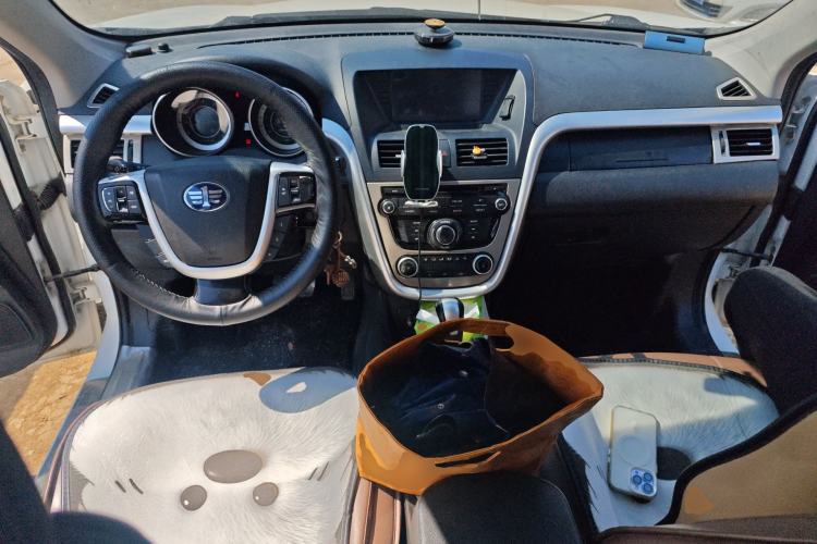 Used Bestune X80 2013 2.0L automatic comfort version
