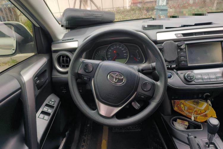 Used Toyota RAV4 2016 2.0L CVT Two-Wheel Drive Fashion Edition China V Standard