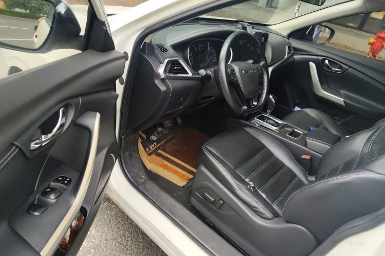 Used Venucia T90 2017 2.0L CVT Smart Edition Driver Seat