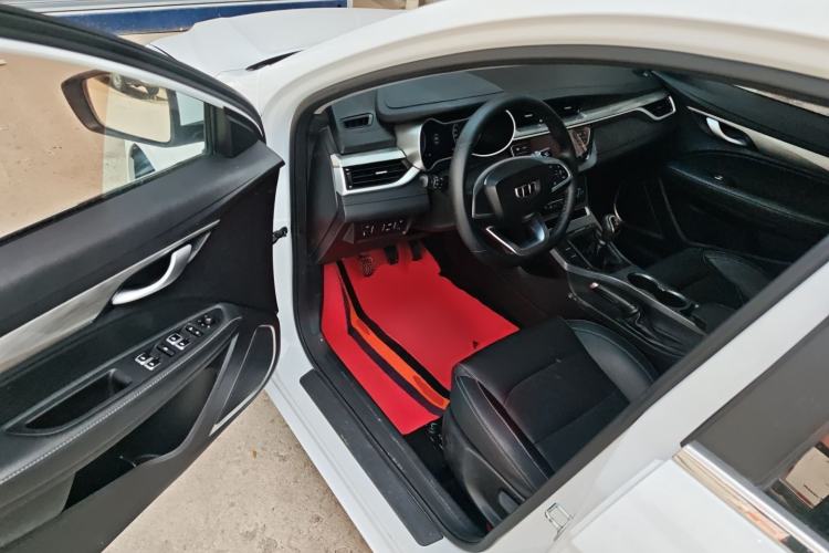 Used Geely Auto Emgrand 2019 Leading Edition 1.5L Manual Luxury Model China VI Standard Driver Seat