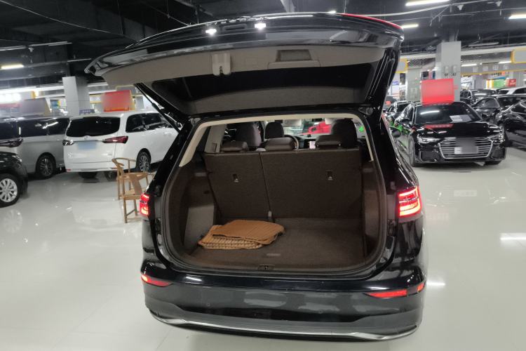 Used Volkswagen Viloran 2023 Revised 330TSI Business Edition Trunk