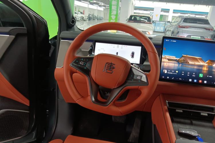Used BYD Tang L 2025 DM 200KM Four-Wheel Drive LiDAR Flagship Model Steering Wheel
