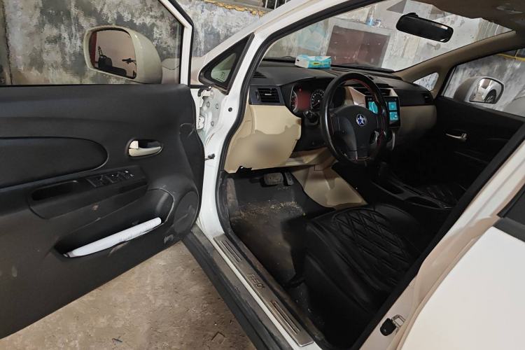 Used Venucia R50 2013 1.6L Automatic Fashion Edition