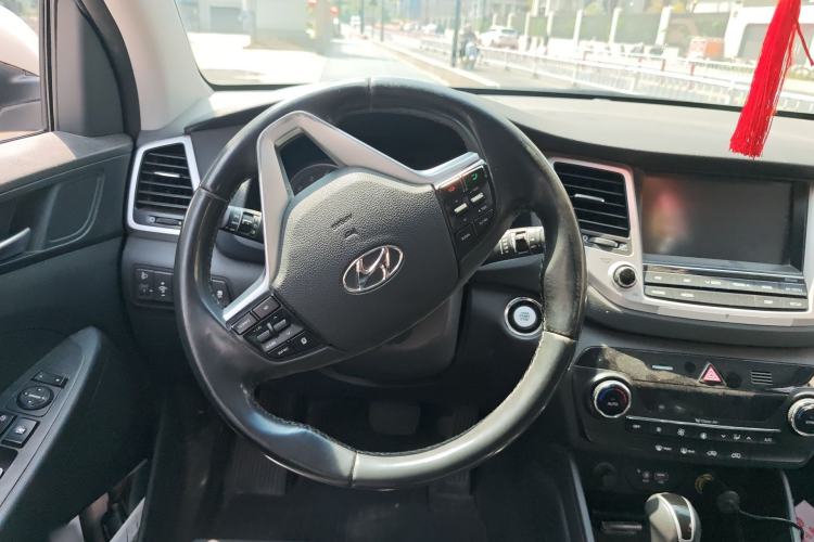 Used Hyundai Tucson 2015 1.6T Dual-Clutch Two-Wheel-Drive Smart Model
