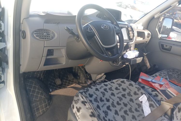 Used SAIC MAXUS Xintu V80 2021 2.0T Manual Classic City Delivery King Short Wheelbase Mid-Roof Design 3 Seats
