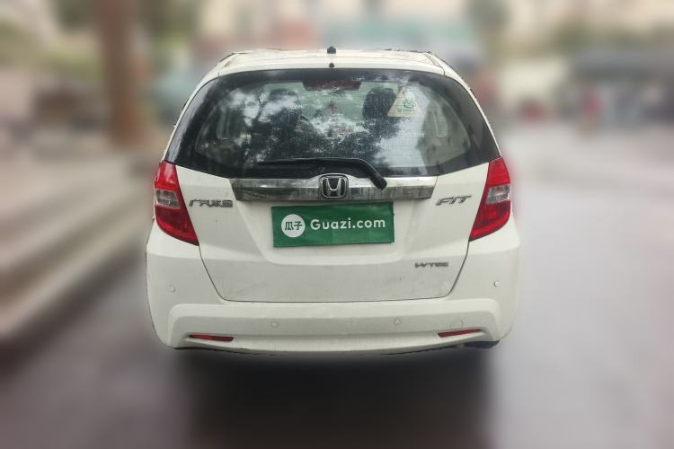 Used Honda Fit 2011 1.5L manual luxury version
