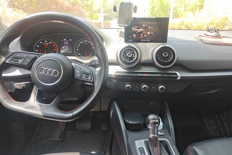 Used Audi Q2L 2022 35 TFSI Progressive Dynamic Edition Center Console