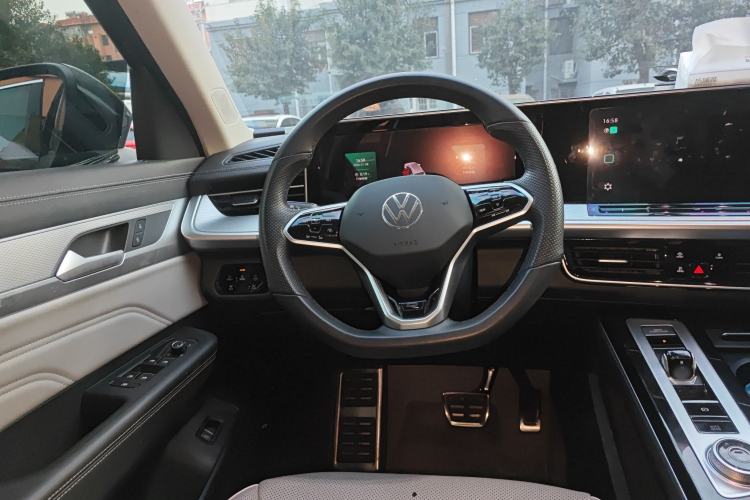 Used Volkswagen Tavendor 2024 380TSI All-Wheel Drive R-Line Cruise Edition
