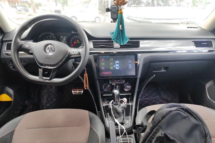 Used Volkswagen C-TREK 2018 1.5L Automatic Comfort Model Center Console