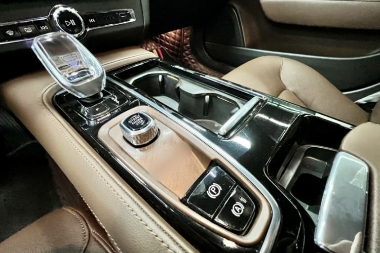 Used Volvo S90 New Energy 2024 Plug-in Hybrid Four-Wheel Drive Long-Range Zhiyi Luxury Edition
