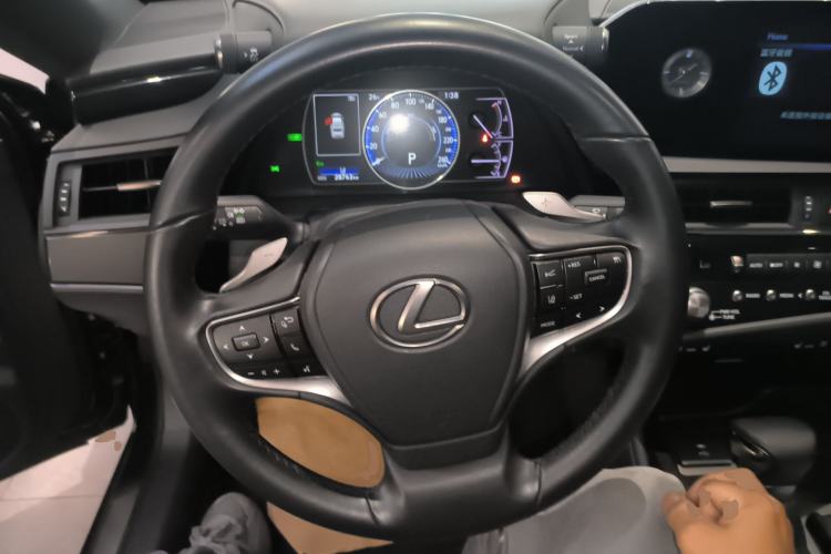 Used Lexus ES 2021 300h Deluxe Edition