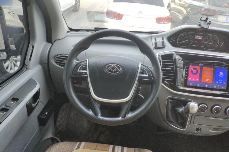 Used SAIC MAXUS Xintu V80 2021 2.0T Manual Classic Aoyuntong Short Wheelbase Mid-Roof 5/6-Seater Steering Wheel