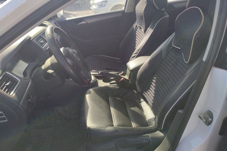 Used Volkswagen Sagitar 2012 1.6L Automatic Fashion Edition Left Front Seat