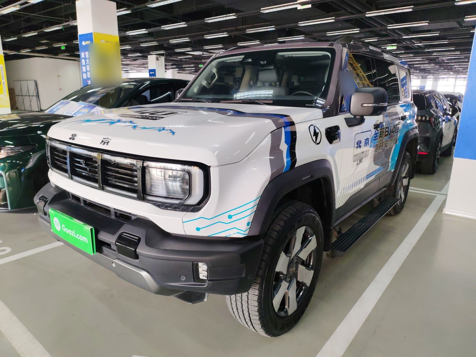 Под передней частью автомобиля