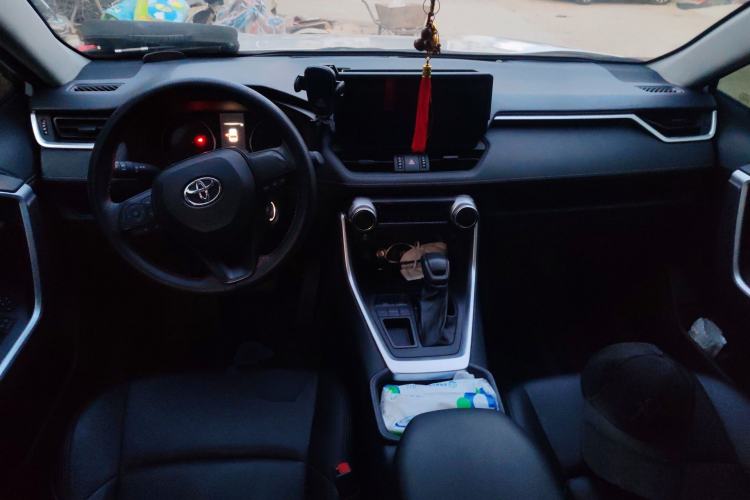 Used Toyota Wildlander 2022 2.0L CVT Two-Wheel Drive Leading Edition Center Console