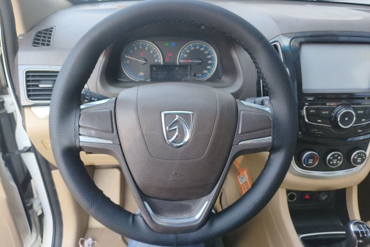 Used Baojun 730 2014 1.5L manual standard trim 7 seats