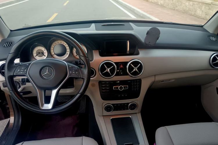 Used Mercedes-Benz GLK-Class 2014 GLK 260 4MATIC Dynamic Model
